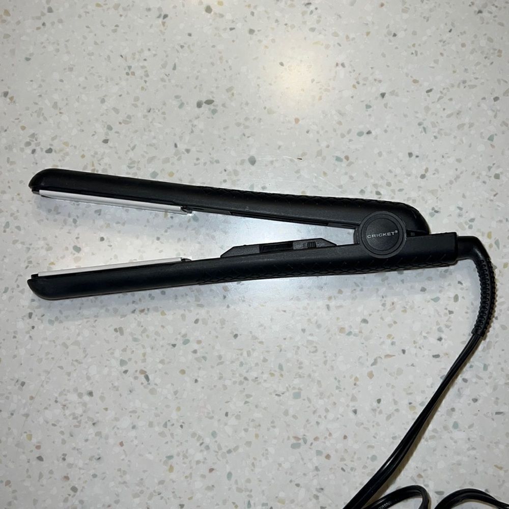 CRICKET Flat Iron 🖤